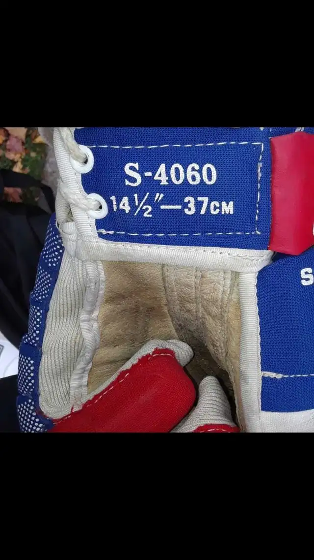 Hockey equipment in Hockey in Kingston - Image 5