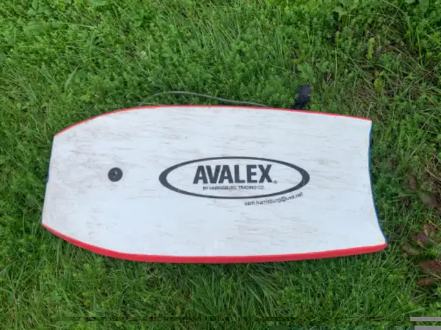 Planche de surf horizontal Avalex high performance 41 in Water Sports in Saguenay - Image 3