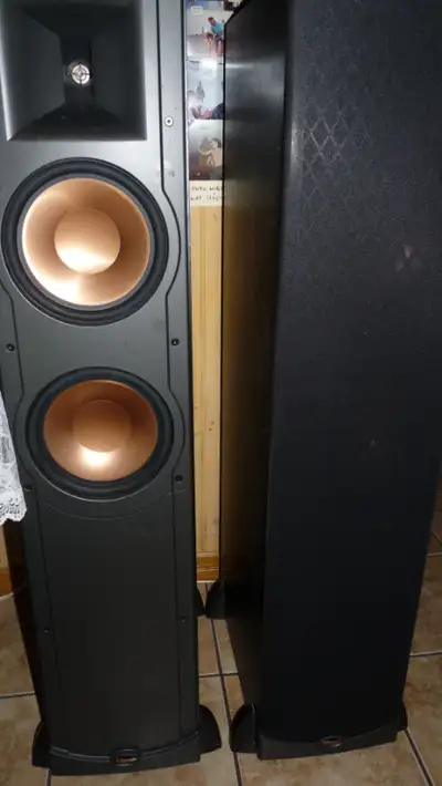 Klipsch reference series RF-82 IV speakers for sale.Perfect condition - just upgraded to RF7... Use...