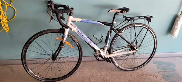 Opus Cantate XS aluminum/carbon bike in very good condition in Road in West Island