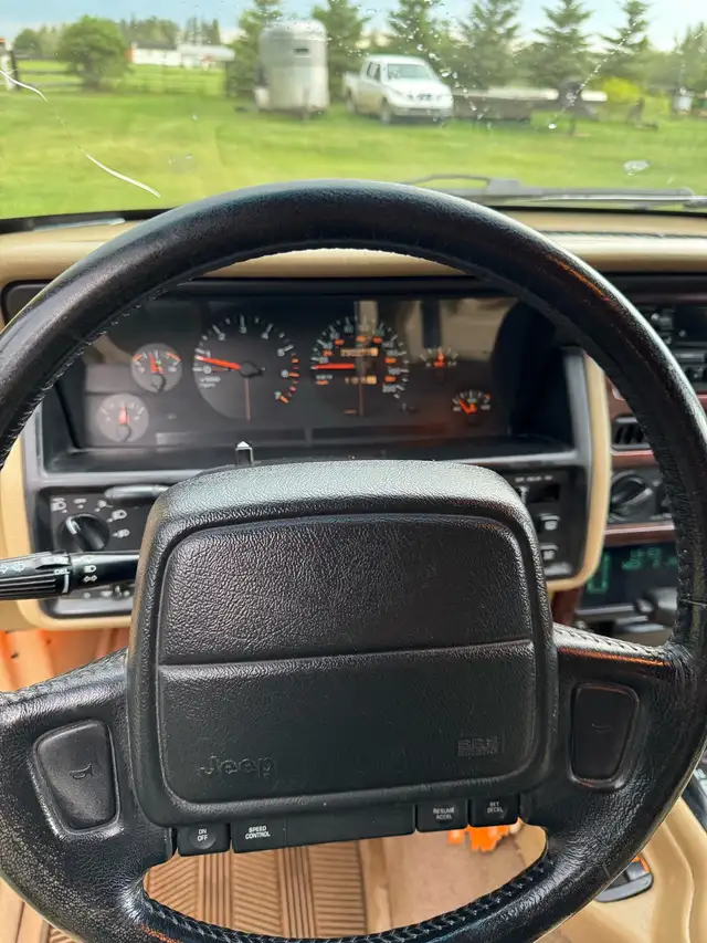 1995 Jeep grand Cherokee, Orvis edition in Cars & Trucks in Edmonton - Image 7