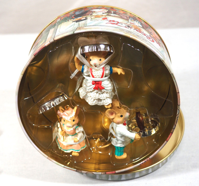 2001 Coca-Cola Christmas Mouse Hanging Ornaments Collectable Tin in Arts & Collectibles in Edmonton