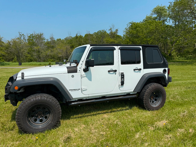 Jeep Wrangler 2016 in Cars & Trucks in Belleville - Image 3