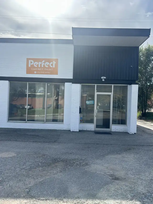 Warehouse industrial Dufferin/Finch 2500  sq ft $15 Net