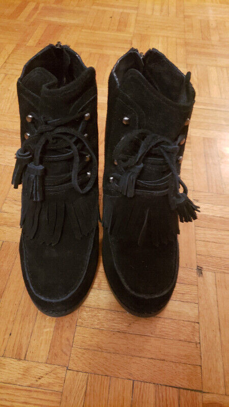 Bottines Suède noires - Black Suede boots dans Femmes - Chaussures  à Ville de Montréal - Image 3