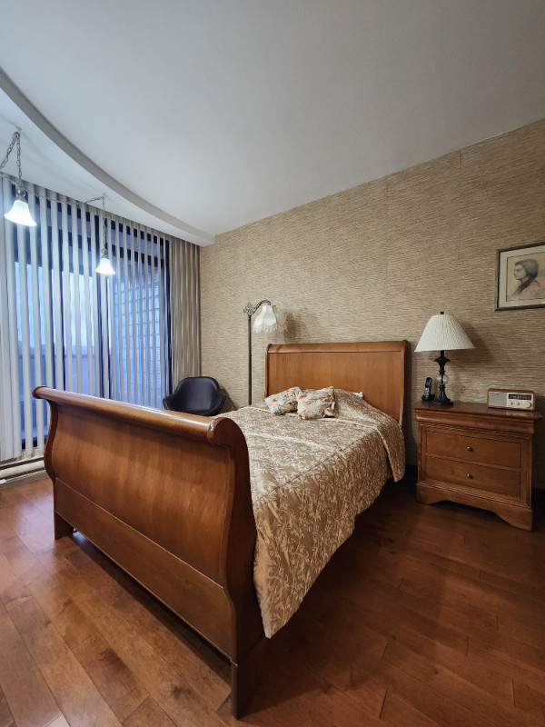 Double bed dans Lits et matelas  à Ville de Montréal - Image 2