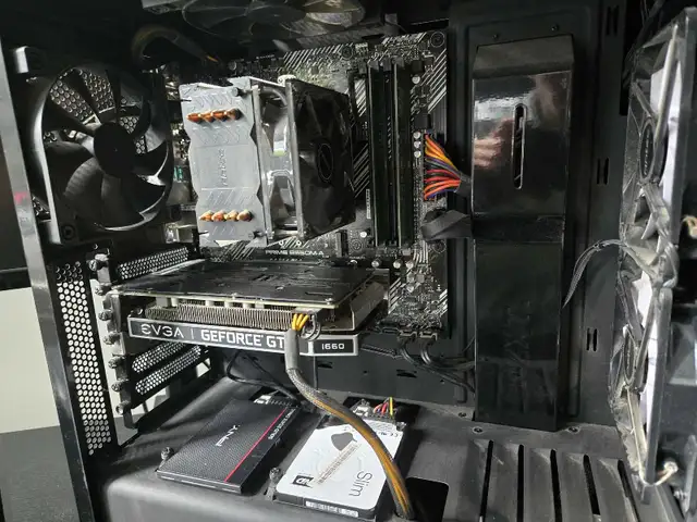 PC gaming + accessories in Desktop Computers in City of Montréal - Image 3