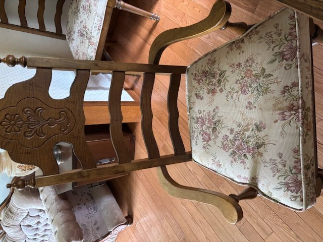 CLEARING OUT GRANDMA'S HOUSE in Dining Tables & Sets in Guelph - Image 4