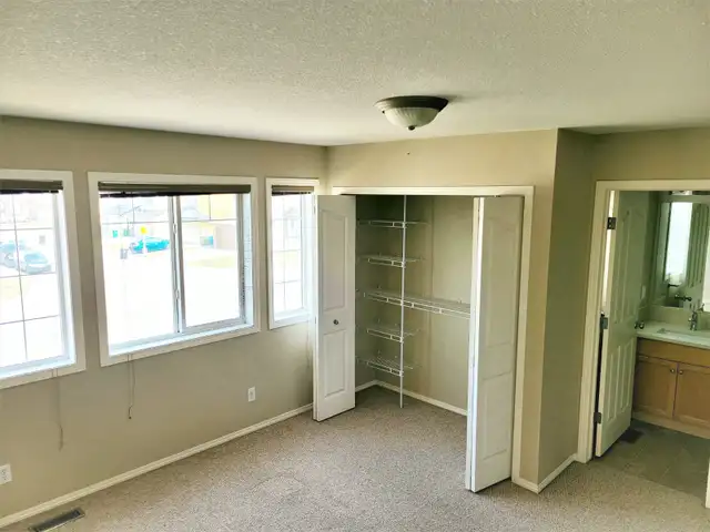 3Bed Rooms and 3Washrooms House for rent in Saddleridge NE