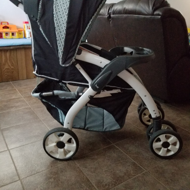 Poussette Lux in Strollers, Carriers & Car Seats in Longueuil / South Shore - Image 2