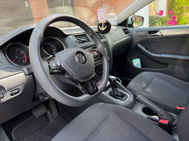 2015 VOLKSWAGEN JETTA  2.0L 4DR AUTO TRENDLINE in Cars & Trucks in Oakville / Halton Region - Image 2