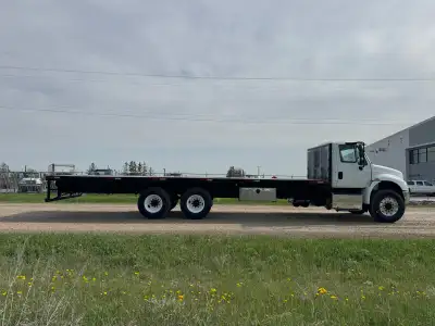 Maxxforce DT engine, 10 speed transmission, 16,000 front, 40,000 rear, diff lock, engine brake, air...