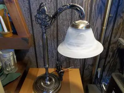 Lampe de bureau de 22 pouces de hauteur., View more