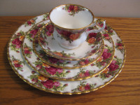 Royal Albert Old Country Roses place settings