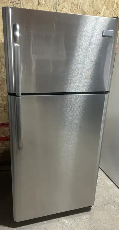 FRIGO EN STAINLESS PROPRE ET FONCTIONNEL , View more