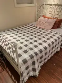 Bed + mattress 
