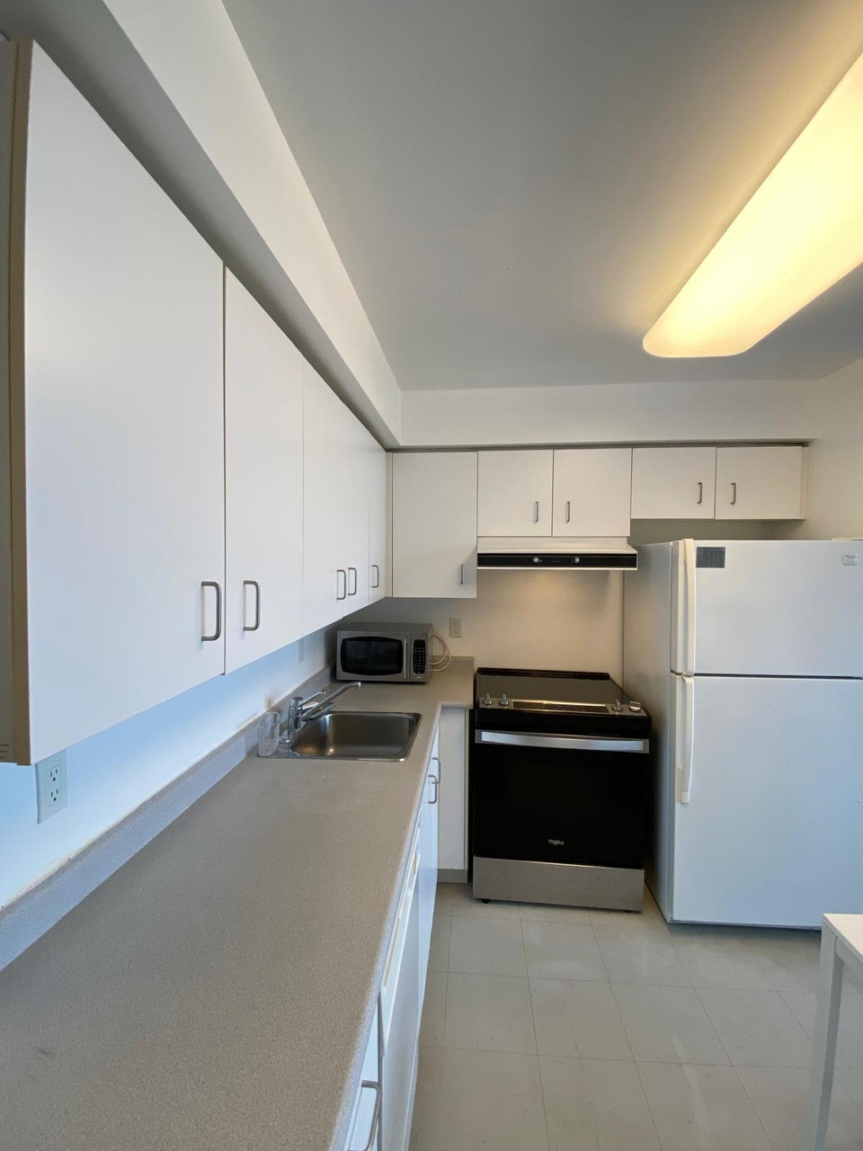 Studio Appartment for Rent - Lawrence West Subway 2