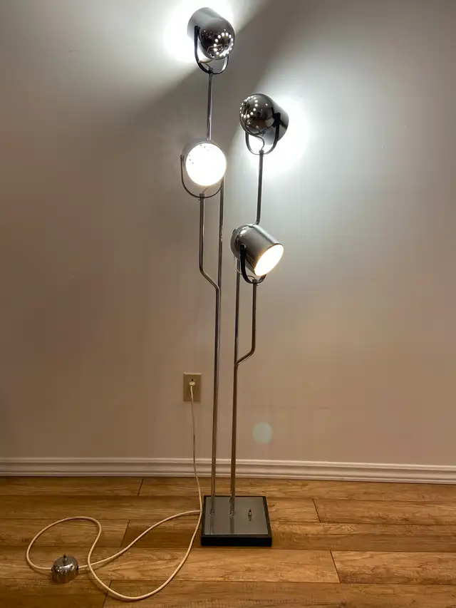 Lampe Vintage de Goffredo Reggiani | 1970s Italian Floor Lamp in Indoor Lighting & Fans in City of Montréal - Image 2