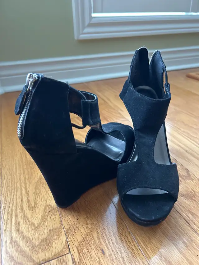 Women’s Dress Shoes - Black Velvet Sz8 in Women's - Shoes in Oshawa / Durham Region - Image 2