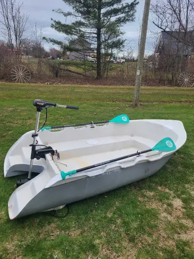 9 ft fibreglass boat, 40 pound thrust electric motor with battery. Lots of fun