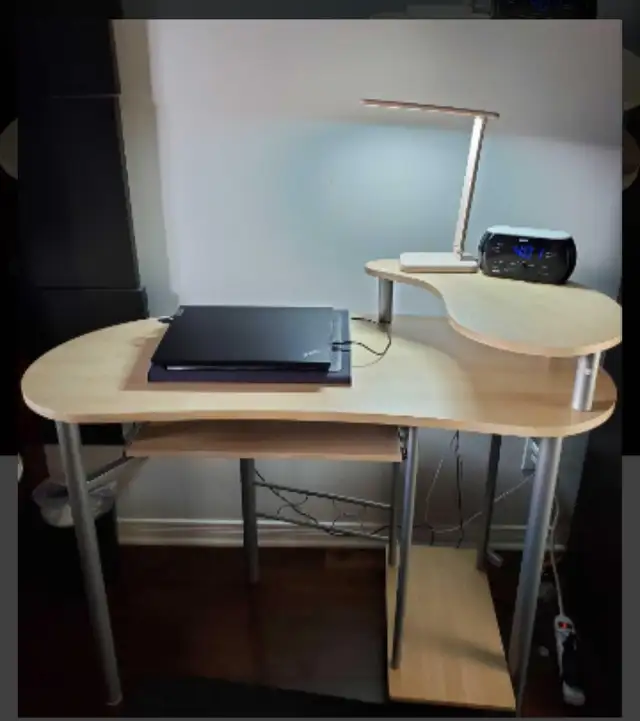 Computer desk in Desks in Laval / North Shore - Image 2
