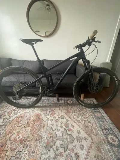 Make me a offer. Very low kms. Rides like new . XL frame Specs Frame 6061 Alloy, 120mm Travel Fork R...