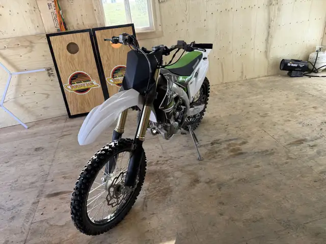 2019 Kawasaki KX450 in Dirt Bikes & Motocross in Medicine Hat - Image 3