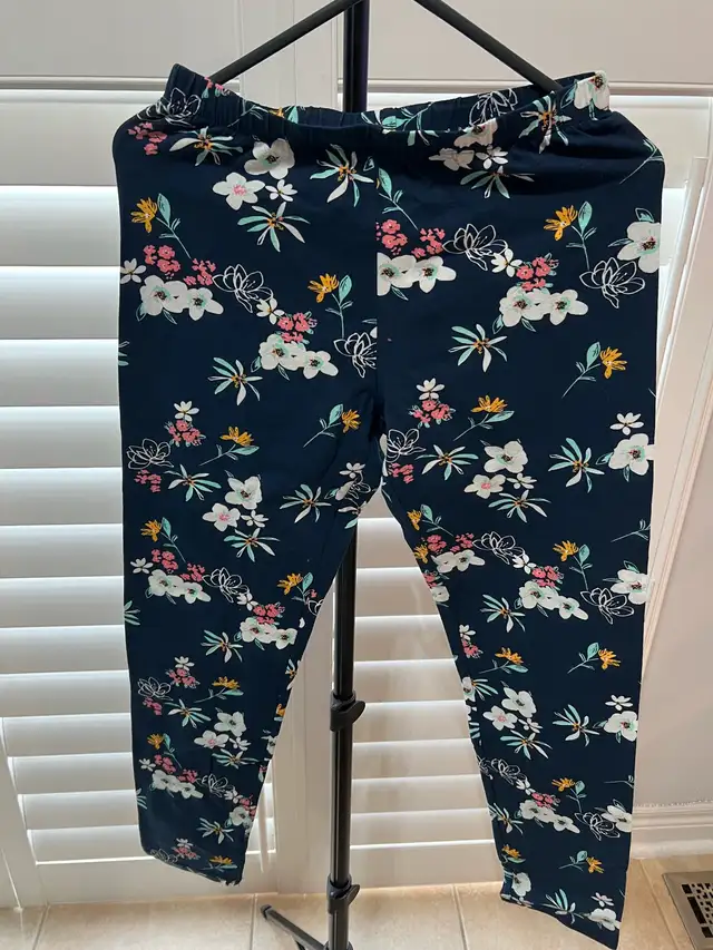 LikeNEW Stylish GirlsClothes 10pcs @$1each  in Kids & Youth in Markham / York Region - Image 10