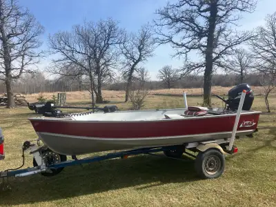 14’ Lund boat and trailer. Carpet floors and storage. No leaks. 2006 25Hp Suzuki for stroke. Electri...