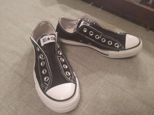 Unisex Converse Slip On Sneakers Shoes No Laces- size 4,5M 6.5W in Kids & Youth in City of Toronto