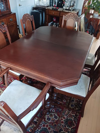 Antique Table with 6x Chairs Plus Bonus Vinyl - $100