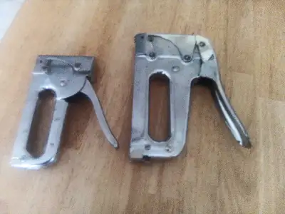 lot de 2 brocheuses, View more