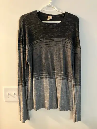 Men’s Sweater Hollister Size Large