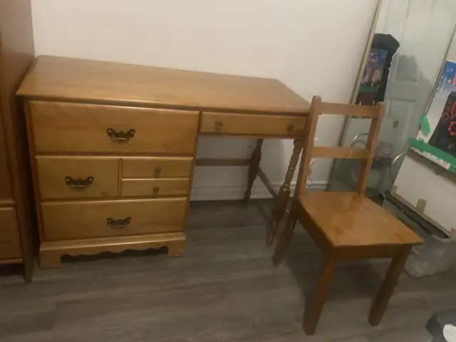 Wooden Desk with Chair in Desks in Gatineau - Image 3