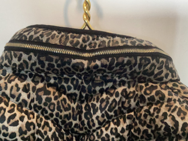 Michael Kors Packable Animal Print Lightweight Down Jacket in Women's - Tops & Outerwear in Fredericton - Image 2