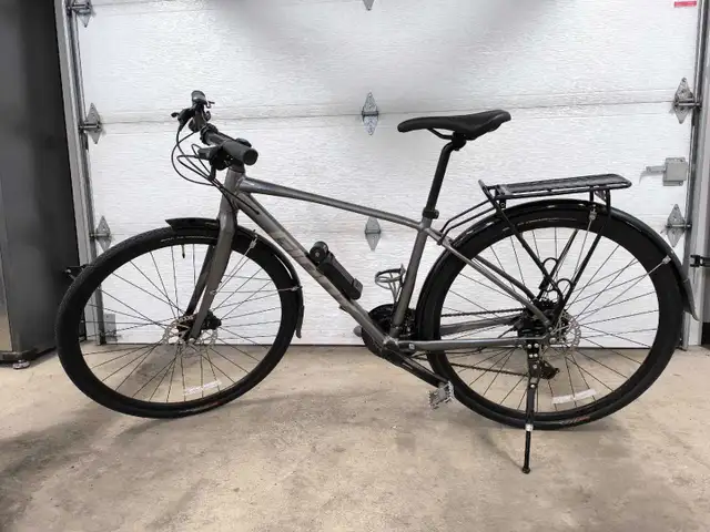 Vélo Hybride Giant Scape Disc 1 Hybrid Bicycle, Taille/Size S in Road in City of Montréal - Image 3