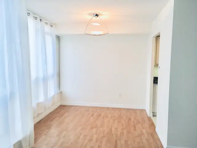 MISSISSAUGA CITY CENTRE LARGE ALL-INCLUSIVE SUITE AVAILABLE NOW