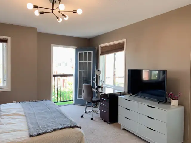Furnished Bedroom – 10 Min Walk to Warden Station in Room Rentals & Roommates in City of Toronto - Image 4