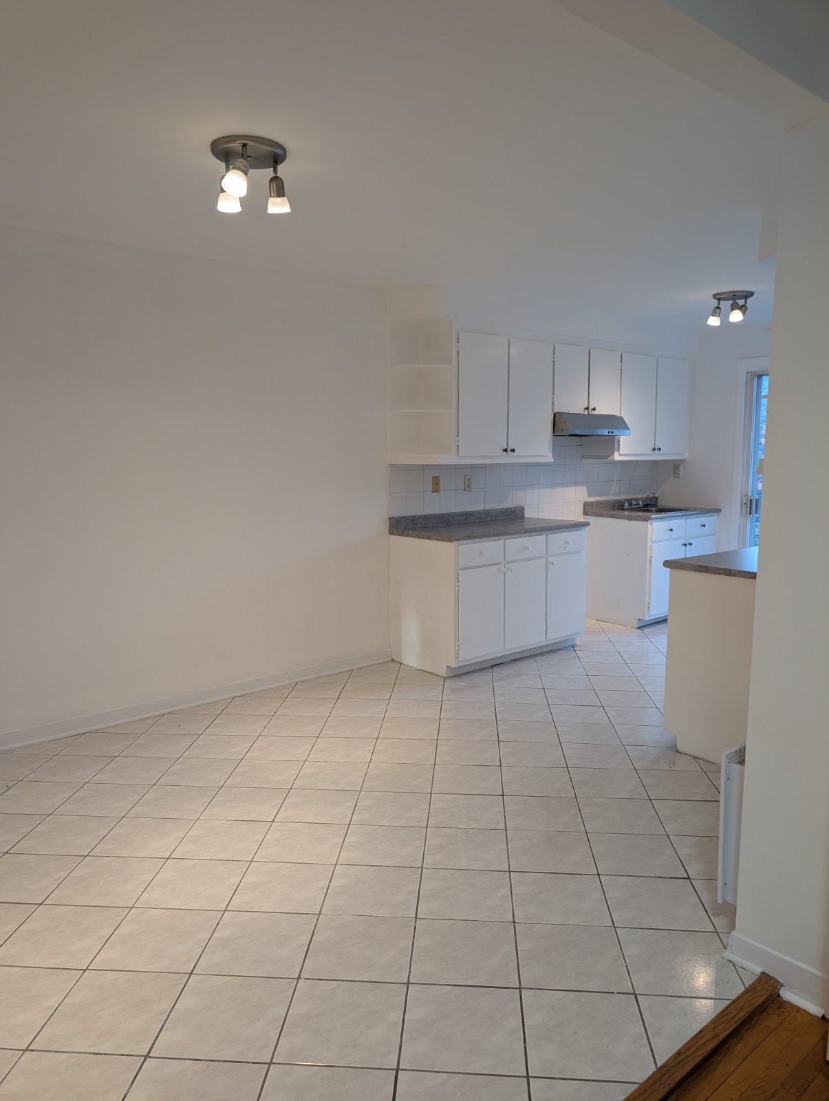 Grand 5 ½ lumineux avec garage –  LaSalle — photo 3