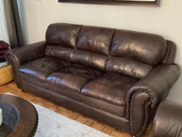 Sofa & Causeuse en cuir brun à vendre