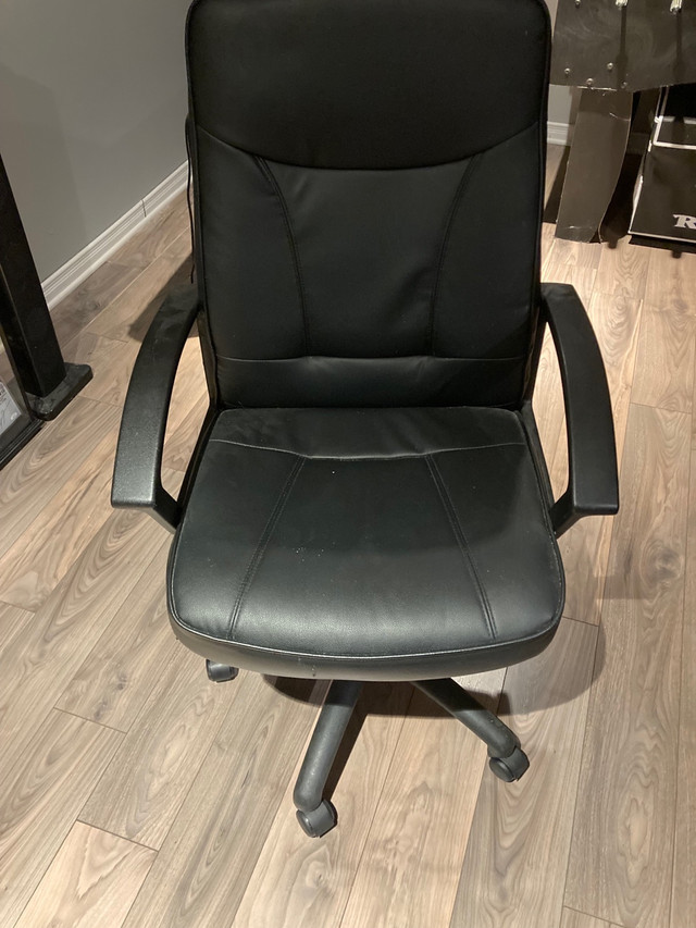 Computer chair in Chairs & Recliners in Owen Sound