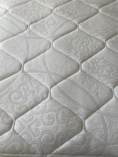 Kingsdown mattress, 2 years old, for’Full bed’. For sale, View more