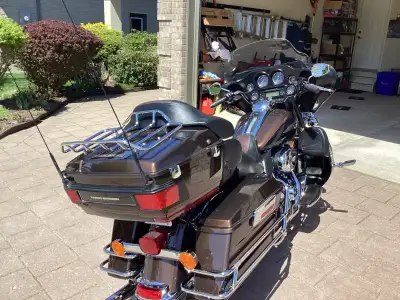 Air cooled Twin cam 103 engine, ABS brakes, heated hand grips, titanium face gauges, 28 spoke contra...