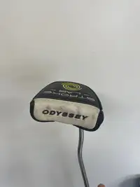 Putter golf Odyssey seven gaucher