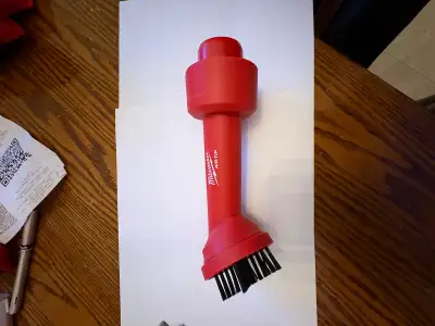 This Milwaukee AIR-TIP utility brush is ideal for removing dirt and debris from a variety of surface...