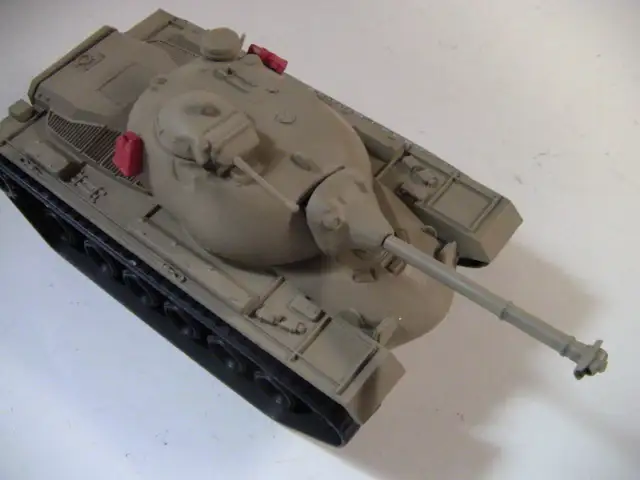 Plastic Toy Biege Medium Tank. Works for 28mm scale wargames. in Toys & Games in Ottawa - Image 2