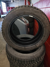 Pneus hivers 215/55r17 