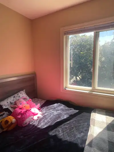 !! FEMALES ONLY * Private bedroom with ensuite bathroom * Furnished with bed, table & chair * 5 bed...