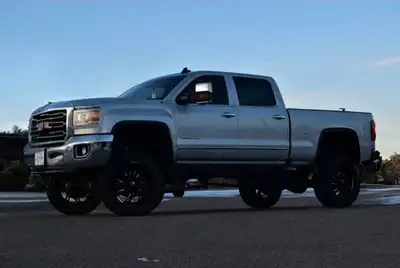 Selling my 2016 Duramax maintenance always up to date one owner just bought my new 2026 so have no u...
