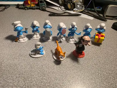 10 X Smurf Mini Figures 2013 In good condition OPEN TO ANY AND ALL TRADE OFFERS could be anything Pi...